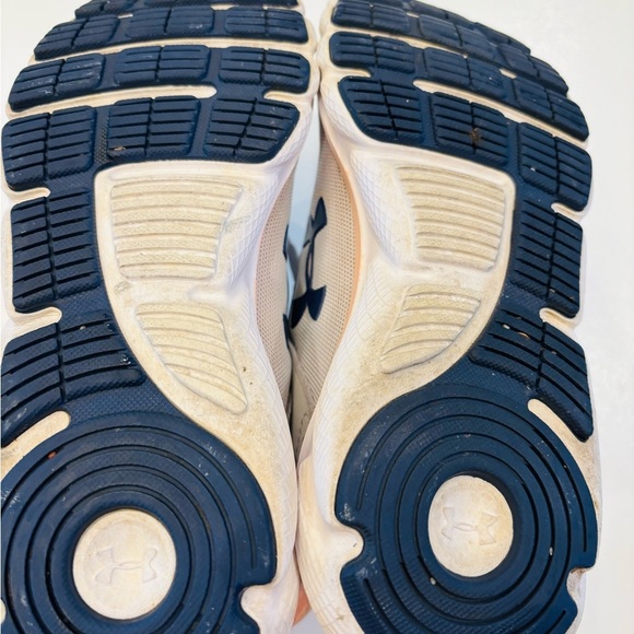 Under Armour Light Gray and Navy Sneakers Women’s size 9 - Picture 4 of 10